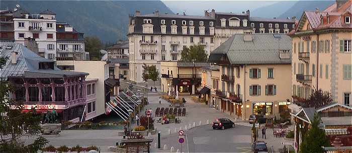 Vue du centre de Chamonix: Place Saussure, au fond un des anciens grands htels