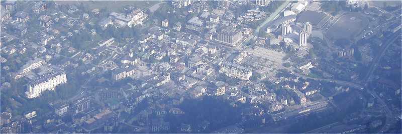 Vue de dessus du centre de Chamonix: on distingue les anciens grands htels