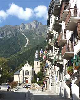 L'glise et au fond le Brvent