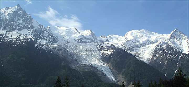 Une partie du panorama de Chamonix: l'Aiguille du Midi, Le Mont Blanc du Tacul, le Mont Maudit, le <b>Mont Blanc</b>, le Dme du Gouter et l'Aiguille du Gouter