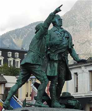 Statue de Balmat montrant le Mont Blanc  Horace-Bndict de Saussure