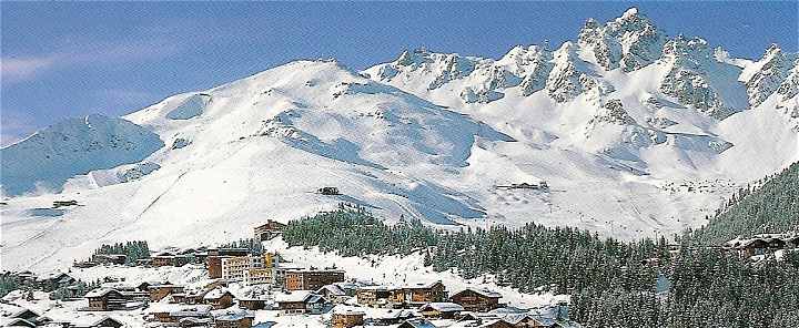 Courchevel 1850: Panorama sur une partie du domaine skiable de la station