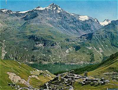 La station de Tignes et le Lac de Tignes