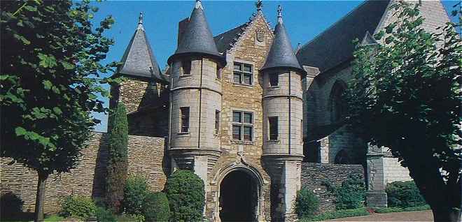 La Chapelle Sainte Genevieve et le Chatelet