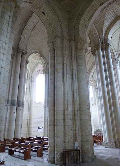 Pilier soutenant le clocher de l'glise de Cunault