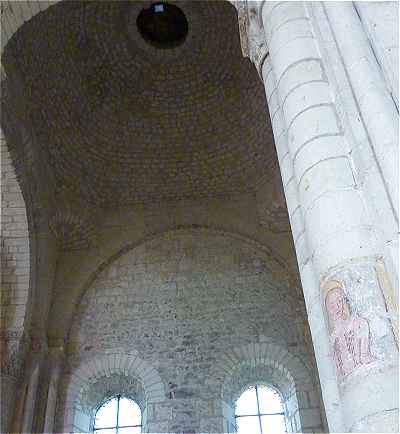 Vue de la coupole  l'intrieur de l'glise de Cunault