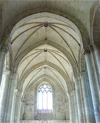 Vue de la coupole  l'intrieur de l'glise de Cunault