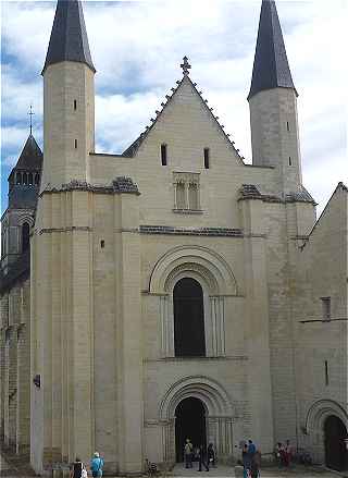 Faade de l'glise abbatiale de Fontevraud