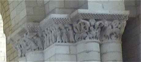 Chapiteaux sculpts d'un pilier de la nef de l'glise abbatiale de Fontevraud