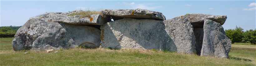 Dolmen de la Madeleine sur les hauteurs de Gennes