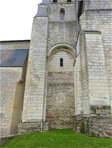 Construction pr-Romane de l'glise Saint Vtrin  Gennes