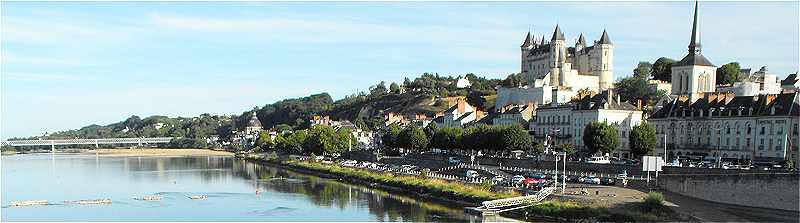 Le chteau de Saumur surplombant la Loire