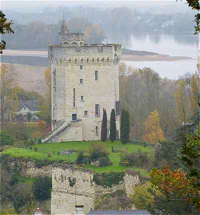 Donjon et restes du chteau-fort de Trves