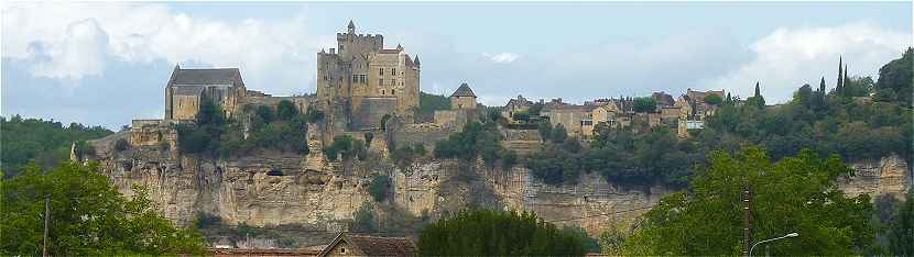 Panorama sur le château et le village de Beynac