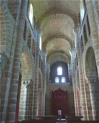 Nef de l'glise Romane de Chtel-Montagne