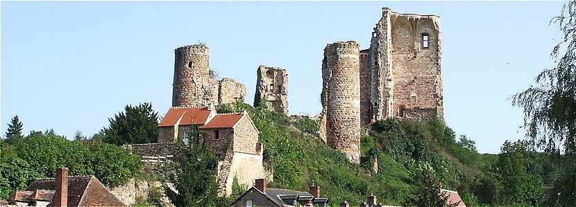 Ruines du chteau mdival de Hrisson