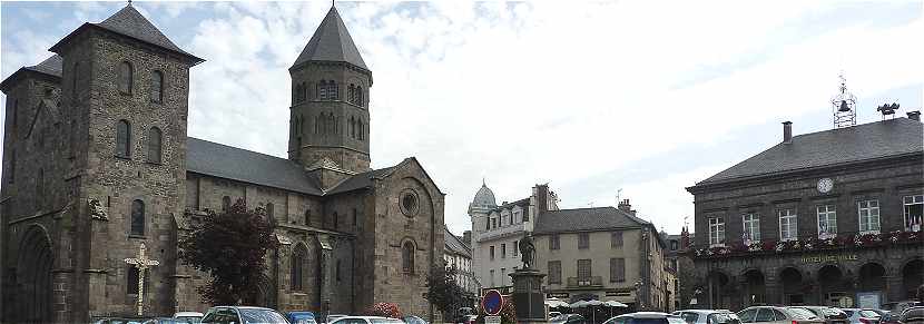 Place centrale de Mauriac