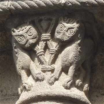 Sculpture du chevet de Notre-Dame des Miracles  Mauriac