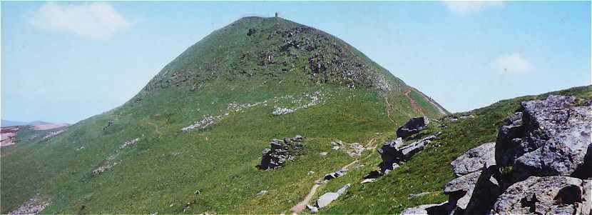 Vue sur le Plomb du Cantal