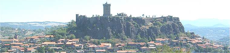 Vue panoramique sur Polignac et son château-fort