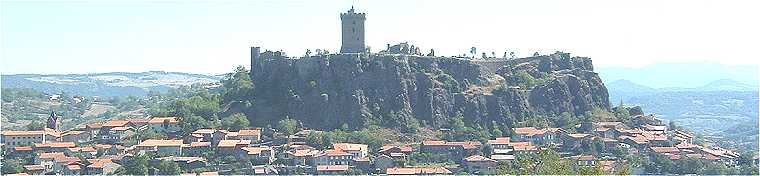 Vue panoramique sur Polignac et son chteau-fort