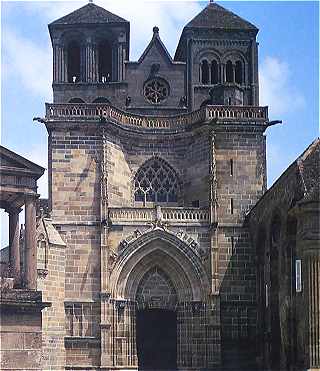 Faade de l'glise Prieurale Saint Pierre et Saint Paul de Souvigny