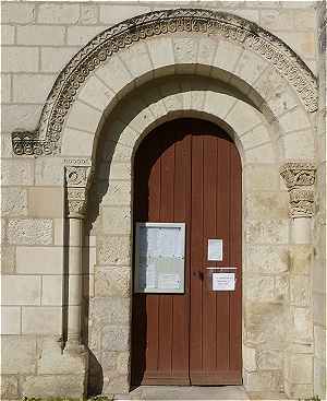 Portail Roman de l'glise Saint Nazaire d'Azay le Ferron