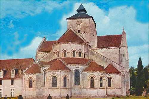 Chevet, choeur et transept de l'église abbatiale de Fontgombault