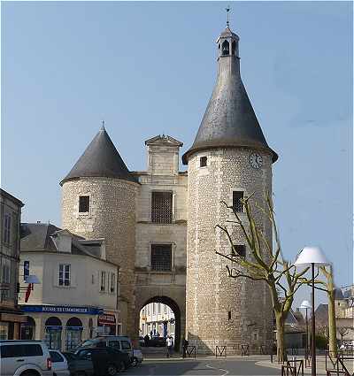 Ancienne Porte du chteau  Issoudun