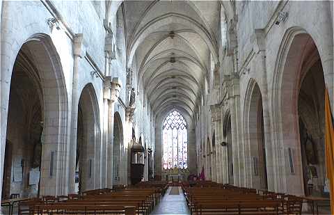 Intérieur de l'église Saint Cyr à Issoudun