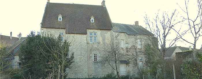 Partie de l'ancien chteau de Mzires