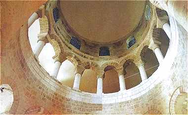 Les tages de la rotonde et la coupole de l'glise de Neuvy Saint Sepulchre