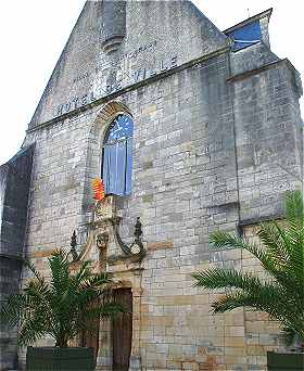 Htel de Ville: faade de l'glise des Carmes  Saint Amand Montrond