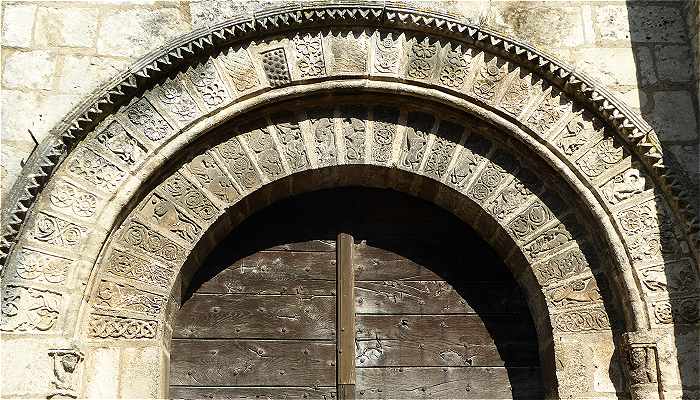 Portail de la faade occidentale de l'glise Saint Marcel