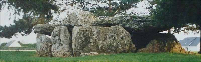 Dolmen de la Pierre Leve  La Chapelle-Vendmoise