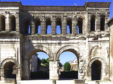 Porte Saint Andr de l'enceinte Gallo-Romaine d'Augustodunum (Autun)