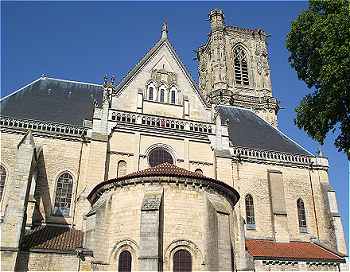 La cathdrale Saint Cyr et Sainte Julitte de Nevers: abside Roman