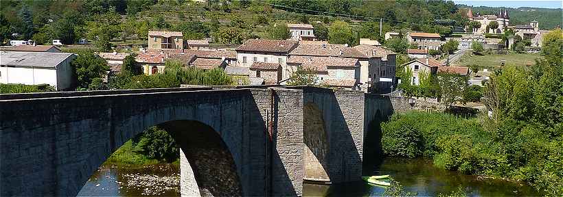 Le village de Chambonas sur le Chassezac, prs des Vans