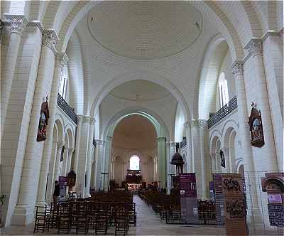 Nef et coupoles de la cathdrale d'Angoulme