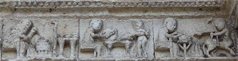 Sculptures sur la faade de l'glise Saint Jacques d'Aubeterre sur Dronne