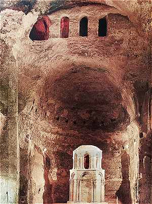 Eglise troglodyte Saint Jean  Aubeterre sur Dronne