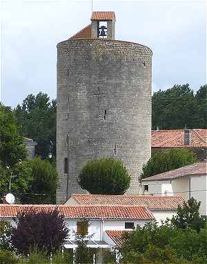 Tour de l'ancien chteau d'Aulnay