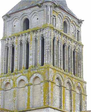 Clocher de l'glise Saint Pierre d'Aulnay