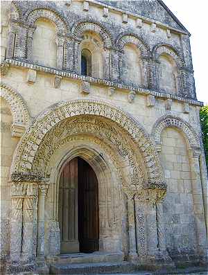 Faade de l'glise Notre-Dame d'Avy en Pons