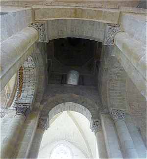 Croise du transept et coupole de l'glise Saint Arthmy de Blanzac