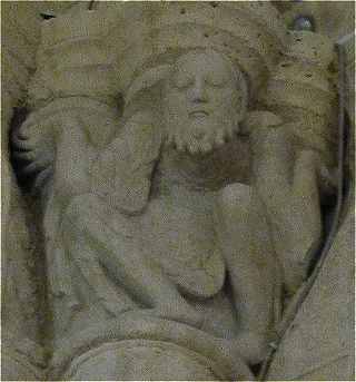 Sculpture d'un homme portant un groupe de trois colonnes de l'glise Saint Arthmy de Blanzac