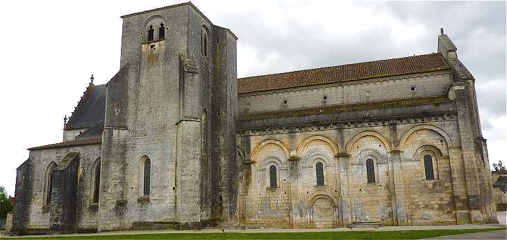 Eglise Saint Pierre aux Liens de Châteauneuf sur Charente