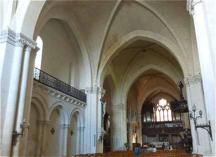 Intérieur de l'église Saint Léger à Cognac