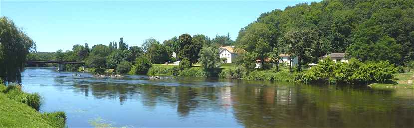 Panorama sur la Vienne  Exideuil, au fond le pont mtallique