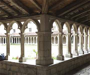 Cloitre du couvent des Carmes  La Rochefoucauld